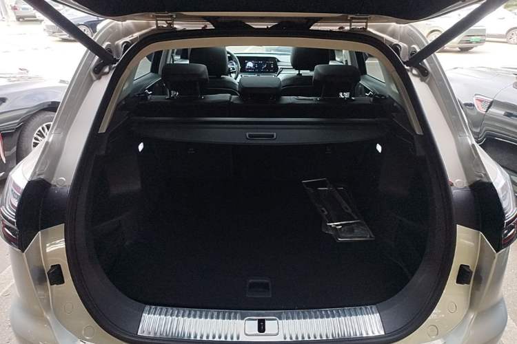 Used Hongqi HS5 2023 2.0T Qixiang Pro Edition Trunk