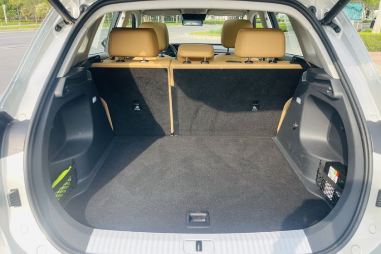 Used Hongqi HS5 2023 2.0T Four-Wheel Drive Flagship Pro Edition Trunk