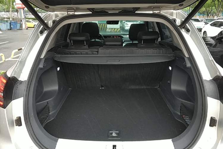 Used Hongqi HS5 2023 2.0T Four-Wheel Drive Flagship Pro Edition Trunk