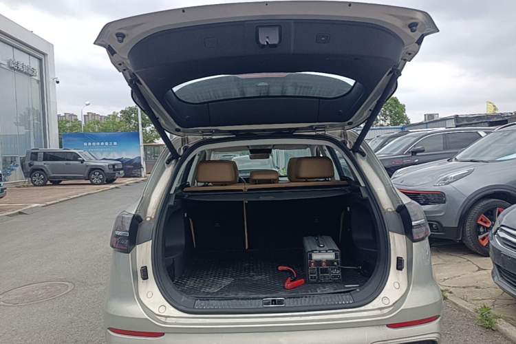 Used Hongqi HS5 2023 2.0T Four-Wheel Drive Flagship Pro Edition Trunk