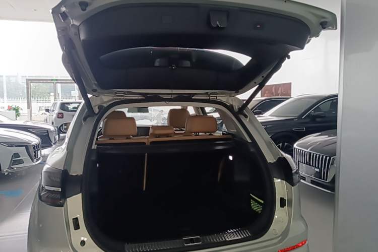 Used Hongqi HS5 2023 2.0T Four-Wheel Drive Flagship Pro Edition Trunk