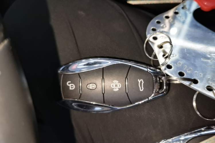 Used Hongqi HS5 2023 2.0T Four-Wheel Drive Flagship Pro Edition Vehicle Key