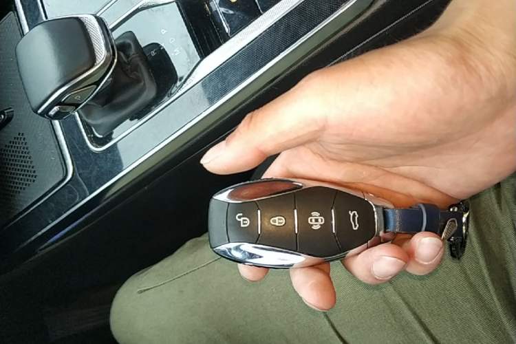 Used Hongqi HS5 2023 2.0T Four-Wheel Drive Flagship Pro Edition Vehicle Key