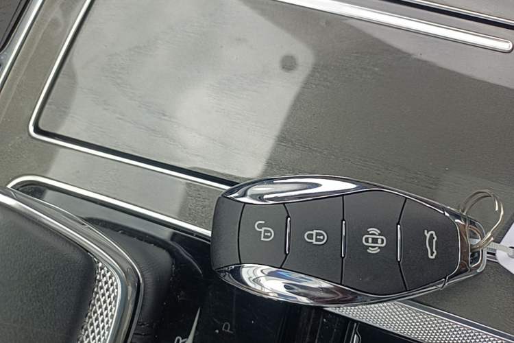 Used Hongqi HS5 2023 2.0T Four-Wheel Drive Flagship Pro Edition Vehicle Key