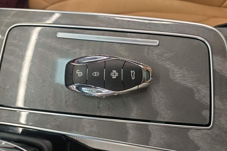 Used Hongqi HS5 2023 2.0T Four-Wheel Drive Flagship Pro Edition Vehicle Key