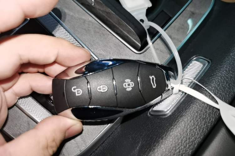 Used Hongqi HS5 2023 2.0T Four-Wheel Drive Flagship Pro Edition Vehicle Key