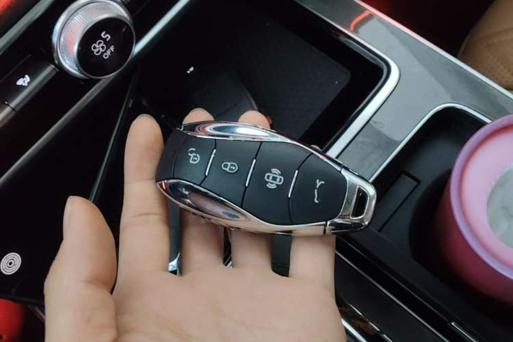 Used Hongqi HS5 2023 2.0T Four-Wheel Drive Flagship Pro Edition Vehicle Key