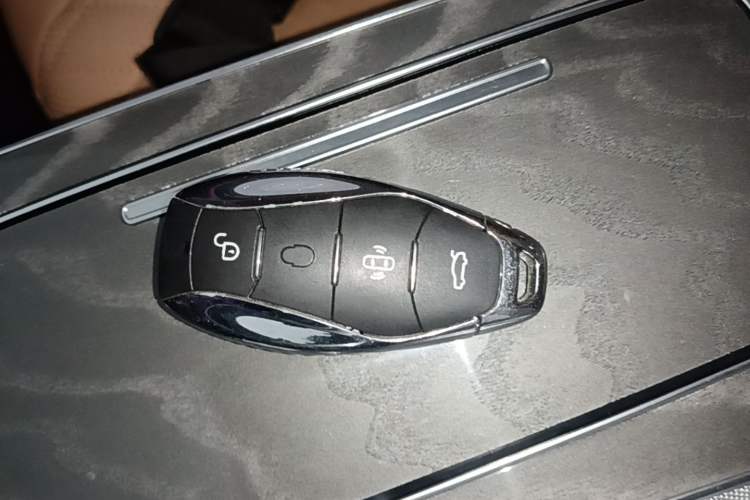 Used Hongqi HS5 2023 2.0T Four-Wheel Drive Flagship Pro Edition Vehicle Key
