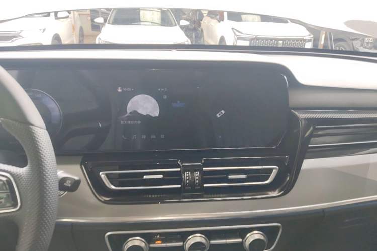 Used Hongqi HS5 2023 2.0T Qixiang Pro Edition Audio And AC Panel