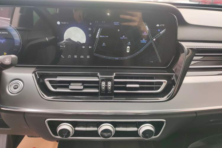 Used Hongqi HS5 2023 2.0T Qixiang Pro Edition Audio And AC Panel