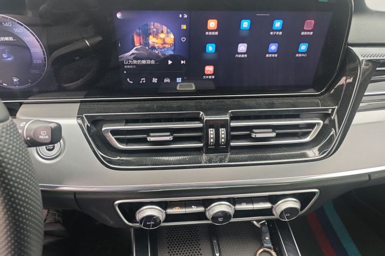Used Hongqi HS5 2023 2.0T Four-Wheel Drive Flagship Pro Edition Audio And AC Panel