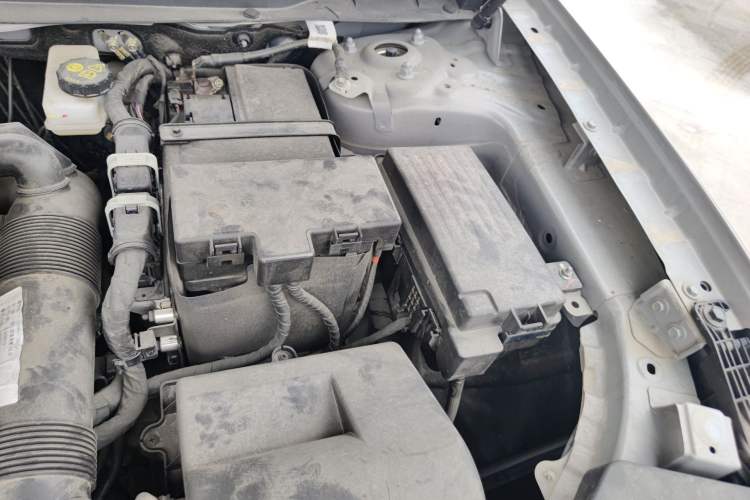 Used Hongqi HS5 2023 2.0T Qixiang Pro Edition Engine Bay Left
