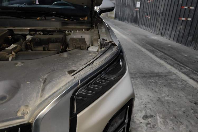 Used Hongqi HS5 2023 2.0T Qixiang Pro Edition Engine Bay Left