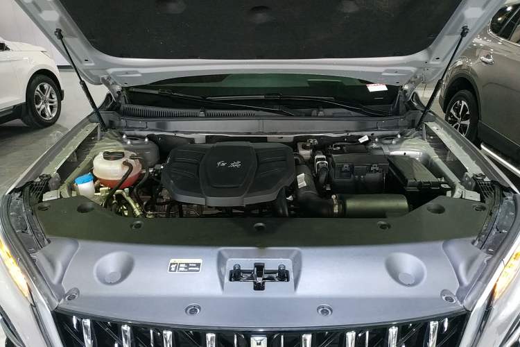Used Hongqi HS5 2023 2.0T Flagship Pro Edition Engine Bay