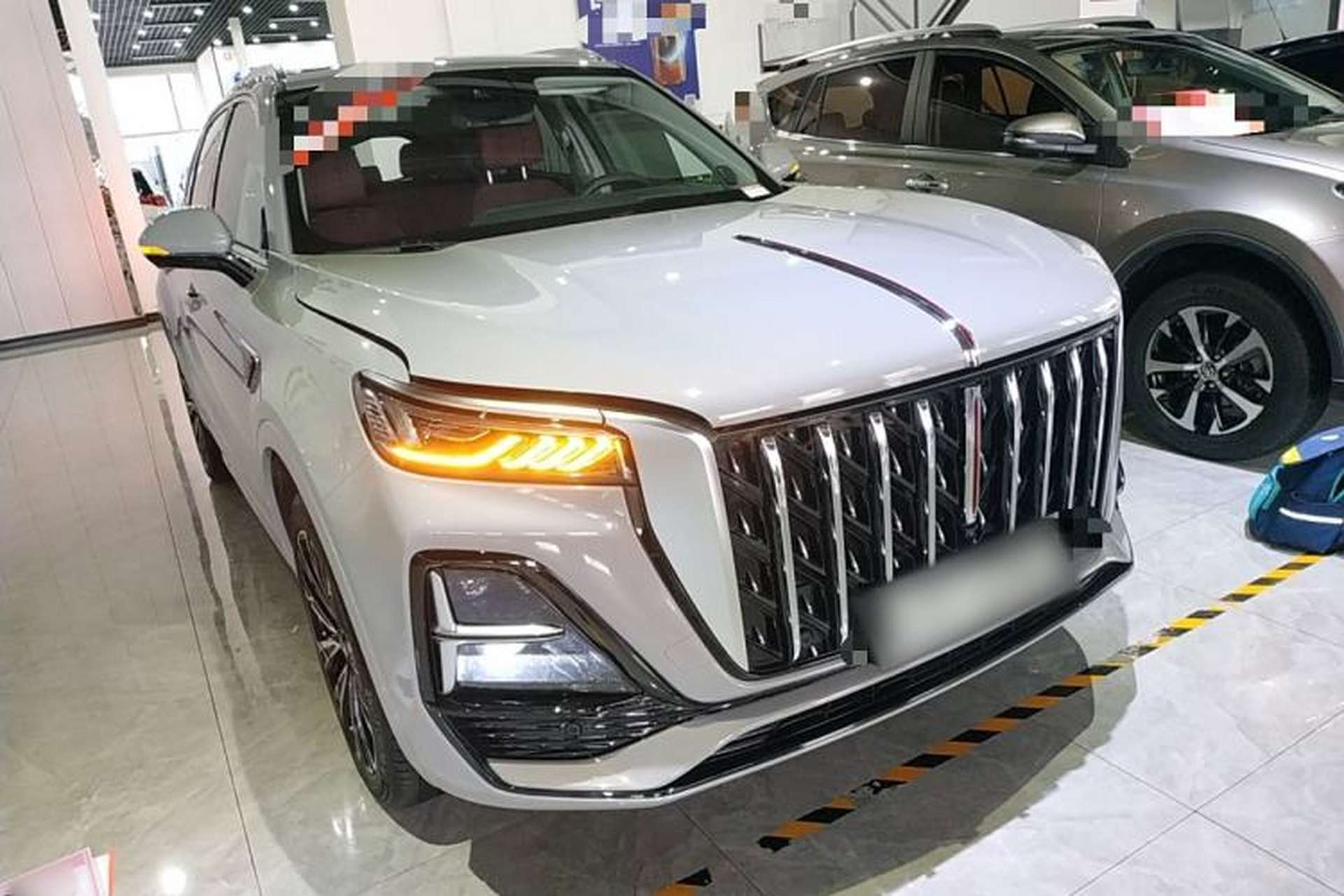 Used Hongqi HS5 2023 2.0T Flagship Pro Edition Front Right 45 Deg