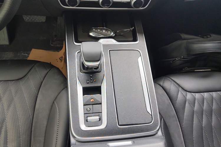 Used Hongqi HS5 2023 2.0T Qixiang Pro Edition Gear Lever