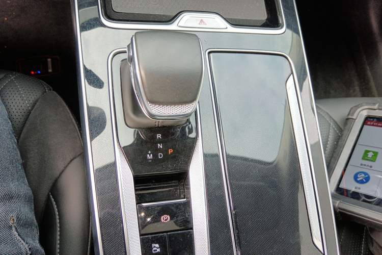 Used Hongqi HS5 2023 2.0T Four-Wheel Drive Flagship Pro Edition Gear Lever