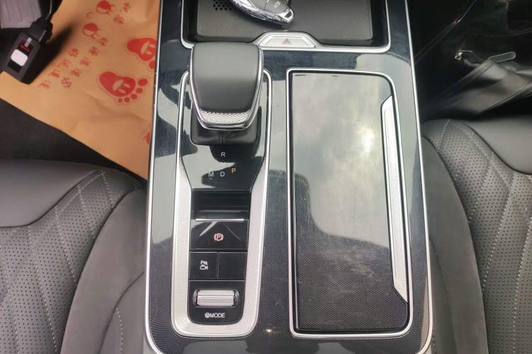 Used Hongqi HS5 2023 2.0T Qixiang Pro Edition Gear Lever