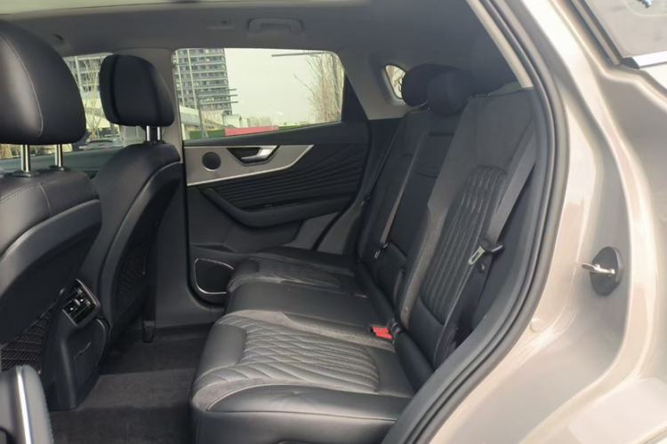 Used Hongqi HS5 2023 2.0T Four-Wheel Drive Flagship Pro Edition Interior 1