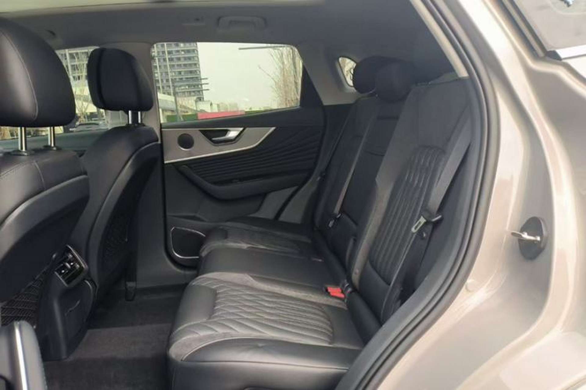 Used Hongqi HS5 2023 2.0T Four-Wheel Drive Flagship Pro Edition Interior 1