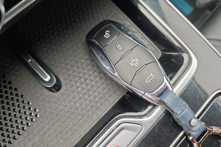 Used Hongqi HS5 2023 2.0T Four-Wheel Drive Flagship Pro Edition Interior 1