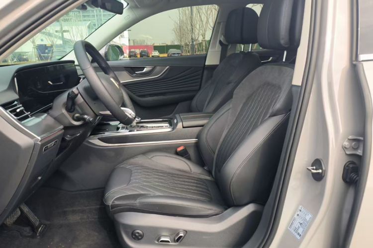 Used Hongqi HS5 2023 2.0T Four-Wheel Drive Flagship Pro Edition Interior 3
