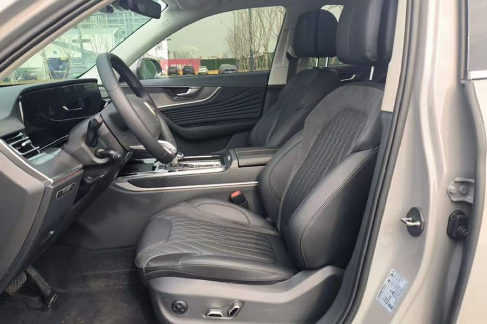 Used Hongqi HS5 2023 2.0T Four-Wheel Drive Flagship Pro Edition Interior 3