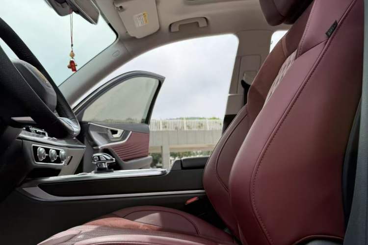 Used Hongqi HS5 2023 2.0T Four-Wheel Drive Flagship Pro Edition Interior 3