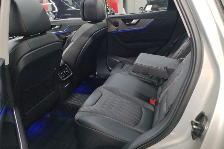 Used Hongqi HS5 2023 2.0T Four-Wheel Drive Flagship Pro Edition Interior 4