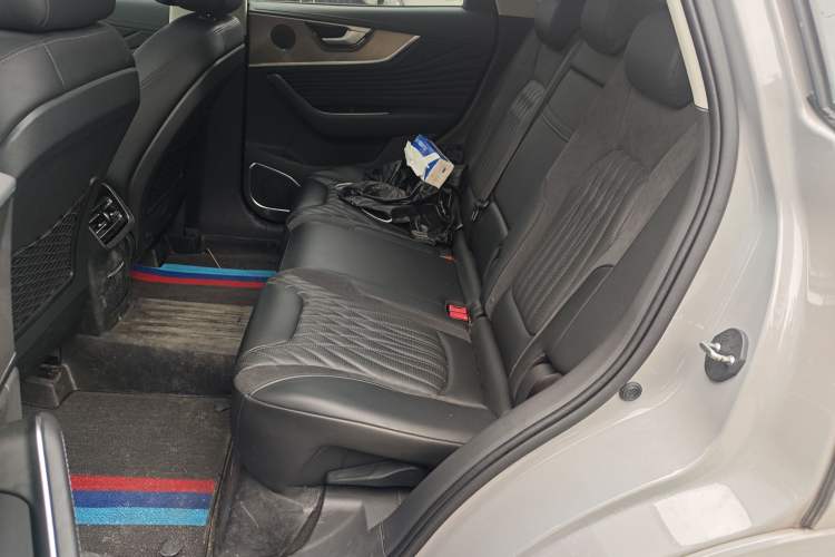 Used Hongqi HS5 2023 2.0T Four-Wheel Drive Flagship Pro Edition Interior 4