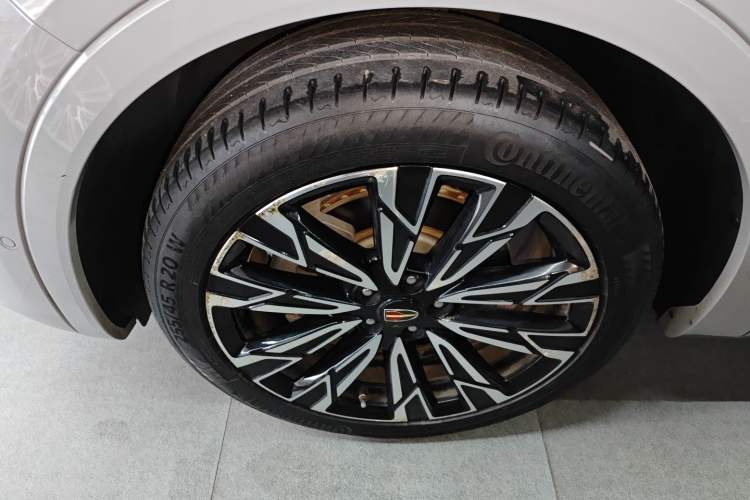 Used Hongqi HS5 2023 2.0T Four-Wheel Drive Flagship Pro Edition Left Front Wheel Hub