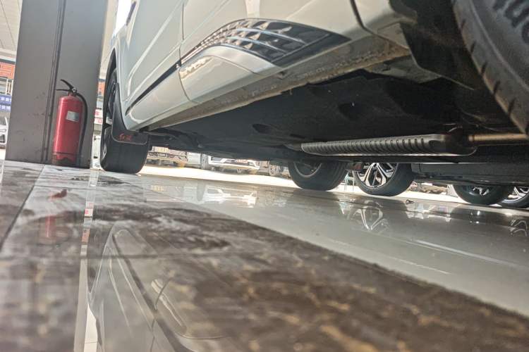 Used Hongqi HS5 2023 2.0T Qixiang Pro Edition Left Side Sill