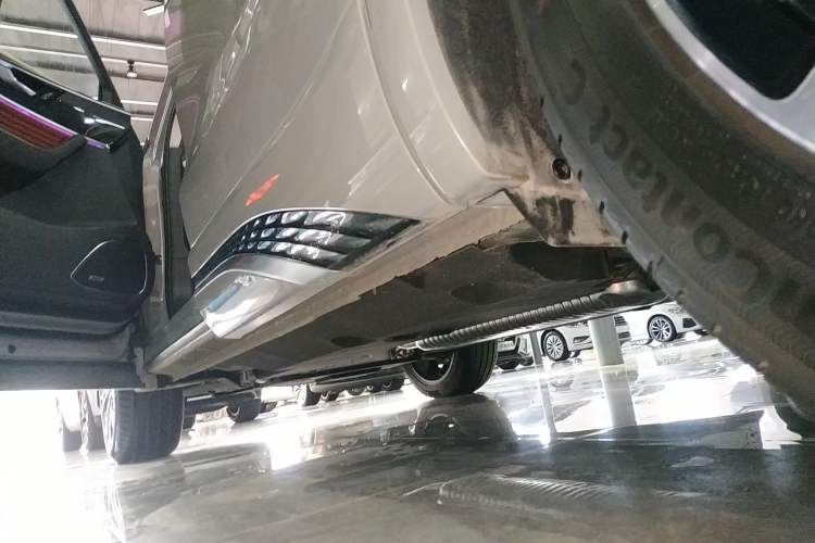 Used Hongqi HS5 2023 2.0T Flagship Pro Edition Left Side Sill