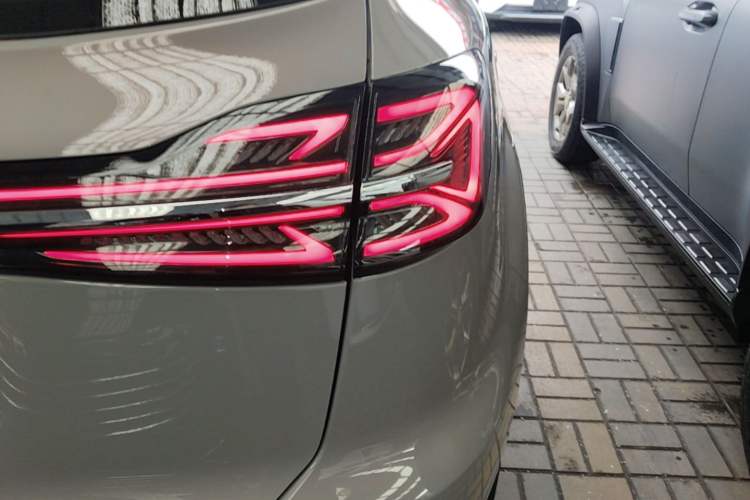 Used Hongqi HS5 2023 2.0T Qixiang Pro Edition Right Rear Taillight