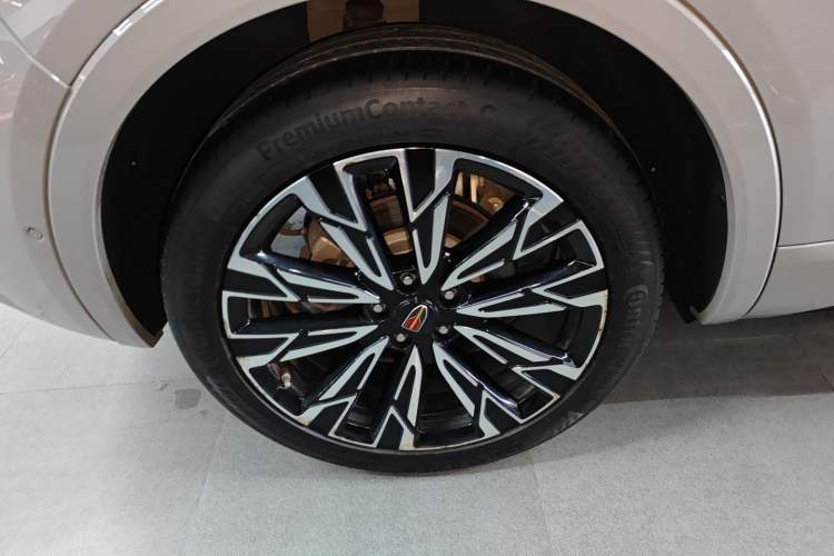 Used Hongqi HS5 2023 2.0T Four-Wheel Drive Flagship Pro Edition Right Rear Wheel Hub