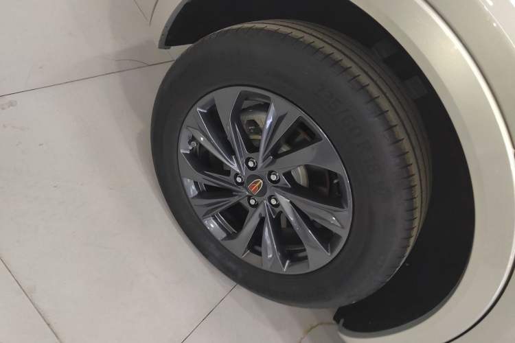 Used Hongqi HS5 2023 2.0T Qixiang Pro Edition Right Rear Wheel Hub