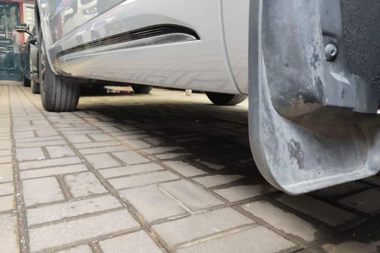 Used Hongqi HS5 2023 2.0T Qixiang Pro Edition Right Side Sill