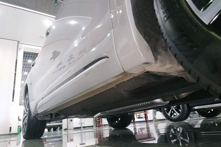 Used Hongqi HS5 2023 2.0T Flagship Pro Edition Right Side Sill