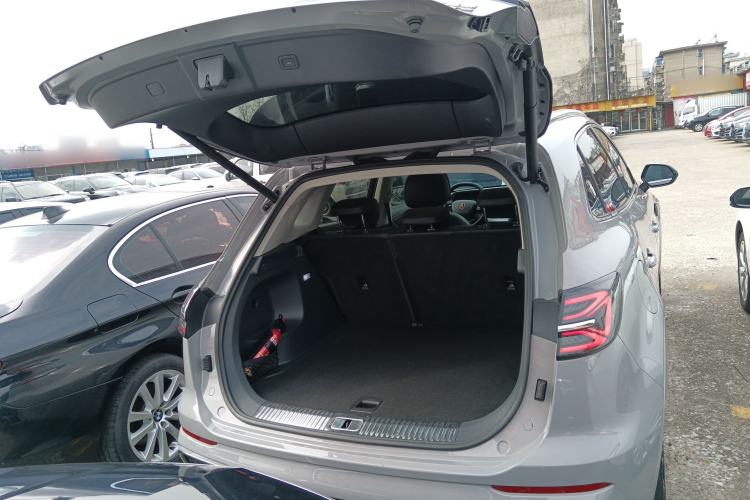 Used Hongqi HS5 2023 2.0T Four-Wheel Drive Flagship Pro Edition Trunk
