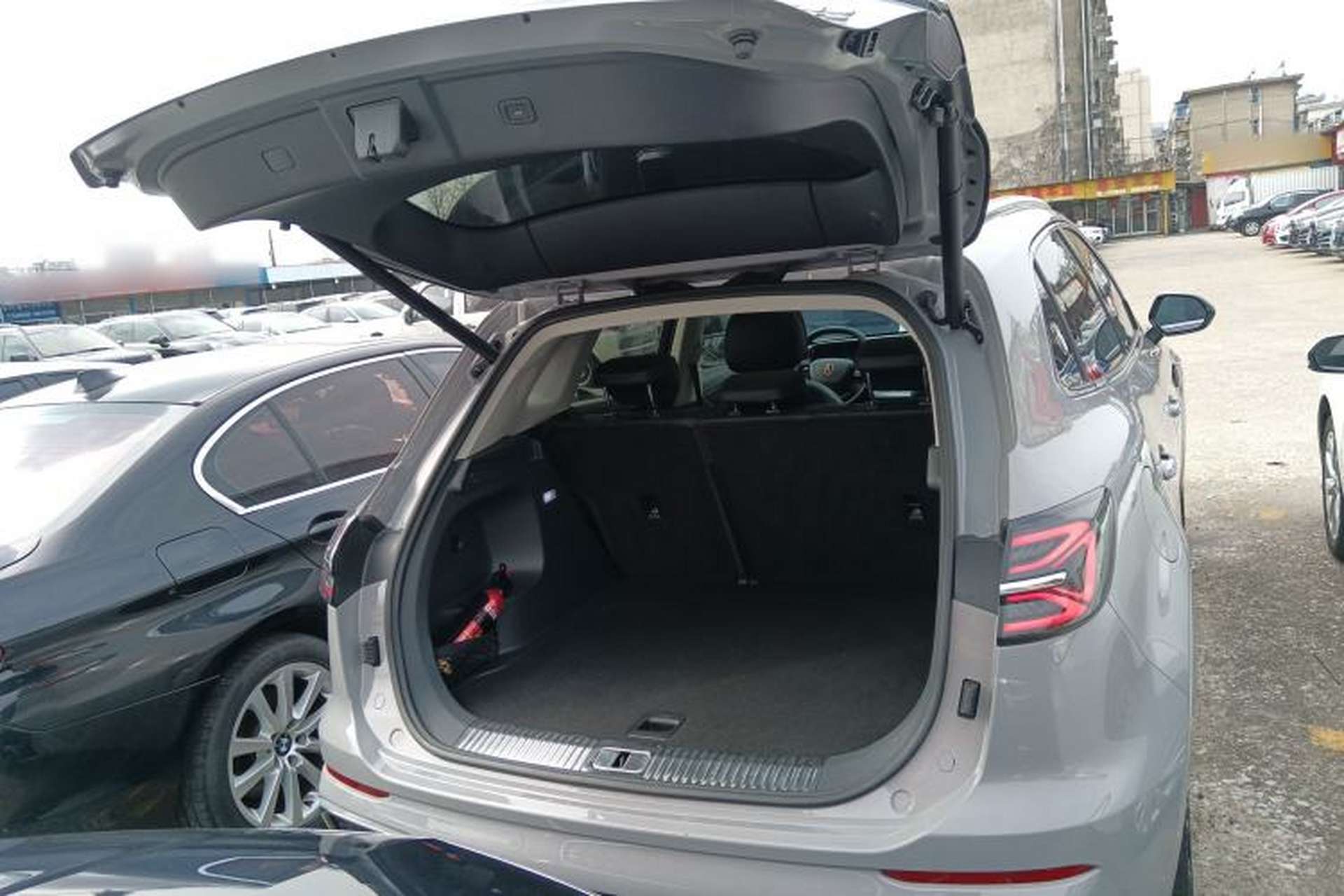 Used Hongqi HS5 2023 2.0T Four-Wheel Drive Flagship Pro Edition Trunk