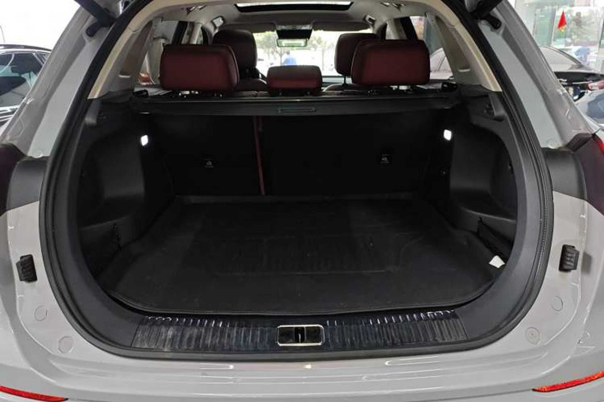 Used Hongqi HS5 2023 2.0T Four-Wheel Drive Flagship Pro Edition Trunk
