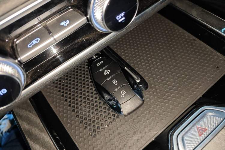 Used Hongqi HS5 2023 2.0T Four-Wheel Drive Flagship Pro Edition Vehicle Key