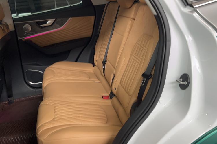 Used Hongqi HS5 2023 2.0T Four-Wheel Drive Flagship Pro Edition Interior 1