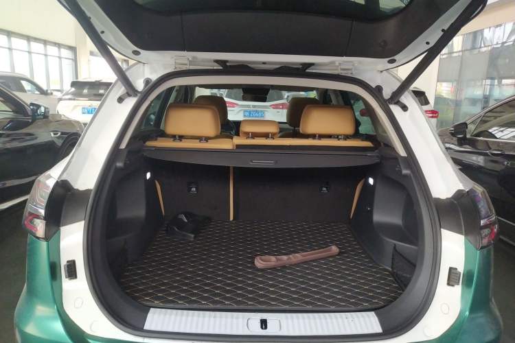 Used Hongqi HS5 2023 2.0T Four-Wheel Drive Flagship Pro Edition Trunk