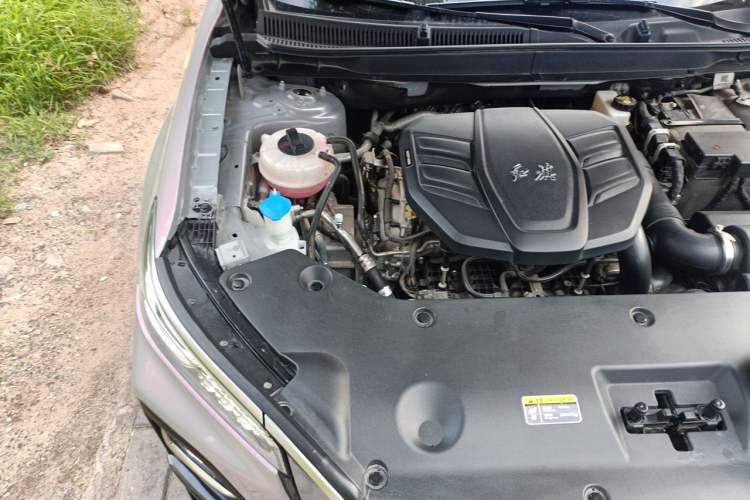Used Hongqi HS5 2023 2.0T Qixiang Pro Edition Engine Bay Right