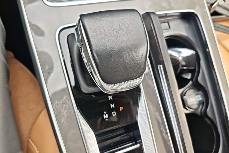 Used Hongqi HS5 2023 2.0T Four-Wheel Drive Flagship Pro Edition Gear Lever