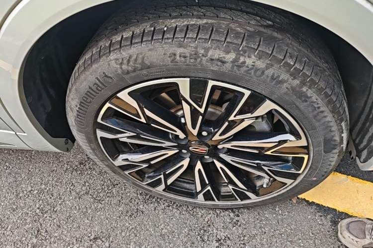 Used Hongqi HS5 2023 2.0T Four-Wheel Drive Flagship Pro Edition Right Front Wheel Hub