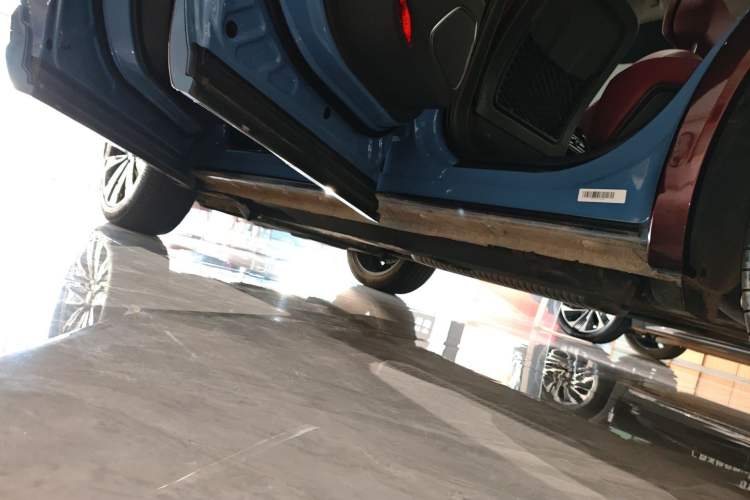 Used Hongqi HS5 2023 2.0T Four-Wheel Drive Flagship Pro Edition Left Side Sill