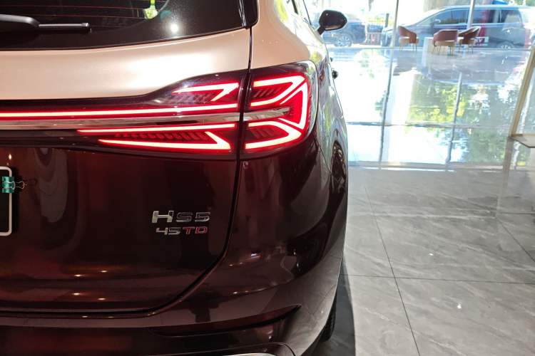 Used Hongqi HS5 2023 2.0T Four-Wheel Drive Flagship Pro Edition Right Rear Taillight