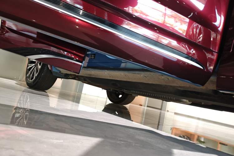 Used Hongqi HS5 2023 2.0T Four-Wheel Drive Flagship Pro Edition Right Side Sill